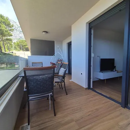 Appartement Bura 1- With Hot Tub Makarska
