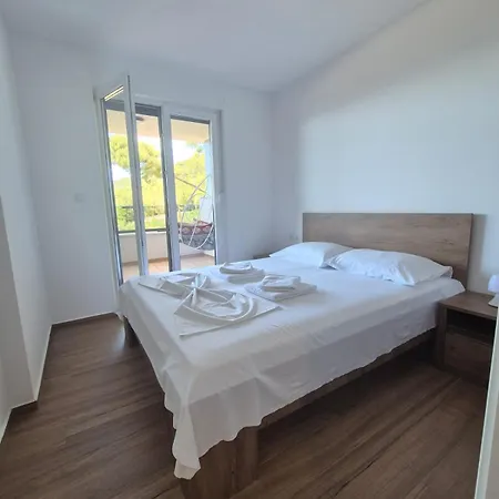 Bura 1- With Hot Tub Appartement Makarska