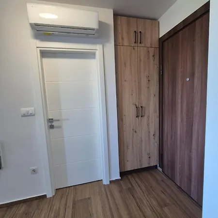 Appartement Bura 1- With Hot Tub Makarska
