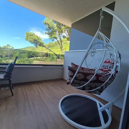 Bura 1- With Hot Tub Makarska